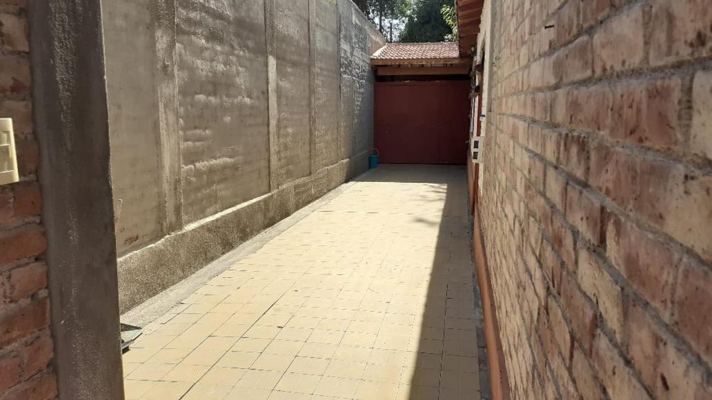 Casa confortable - Parque central - Estacionamiento, patio, 3 baños, 4 habitaciones - La Cieneguita Exterior foto