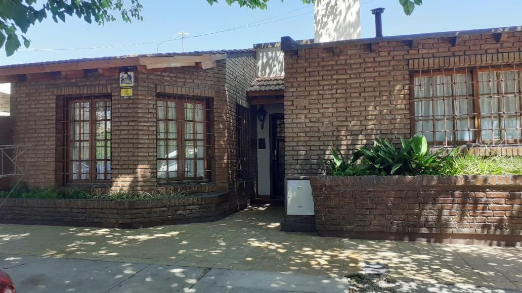 Casa confortable - Parque central - Estacionamiento, patio, 3 baños, 4 habitaciones - La Cieneguita Exterior foto